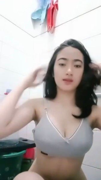 Background for Syakirah Viral Mandi Sambil Omek